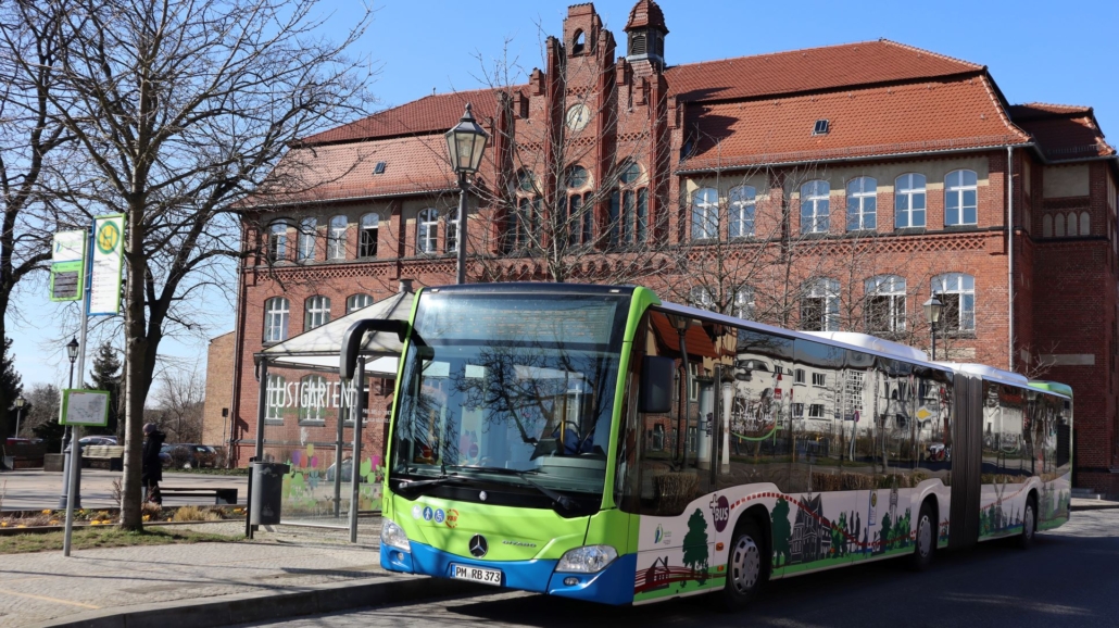 Bus am Lustgarten