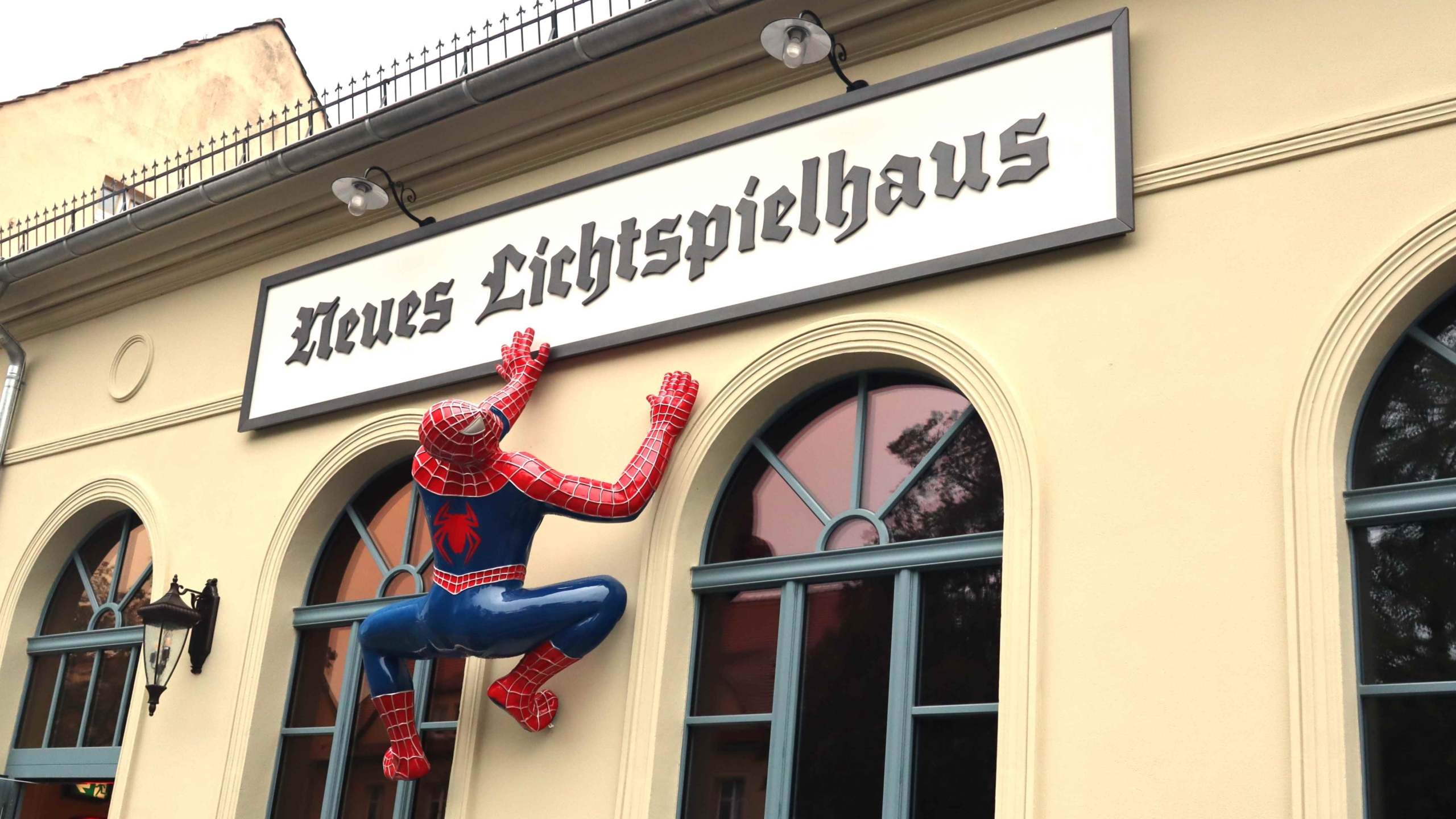 Spiderman an der Fassade